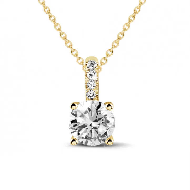 0.90 quilates colgante solitario en oro amarillo con 4 grapas y diamantes redondos 