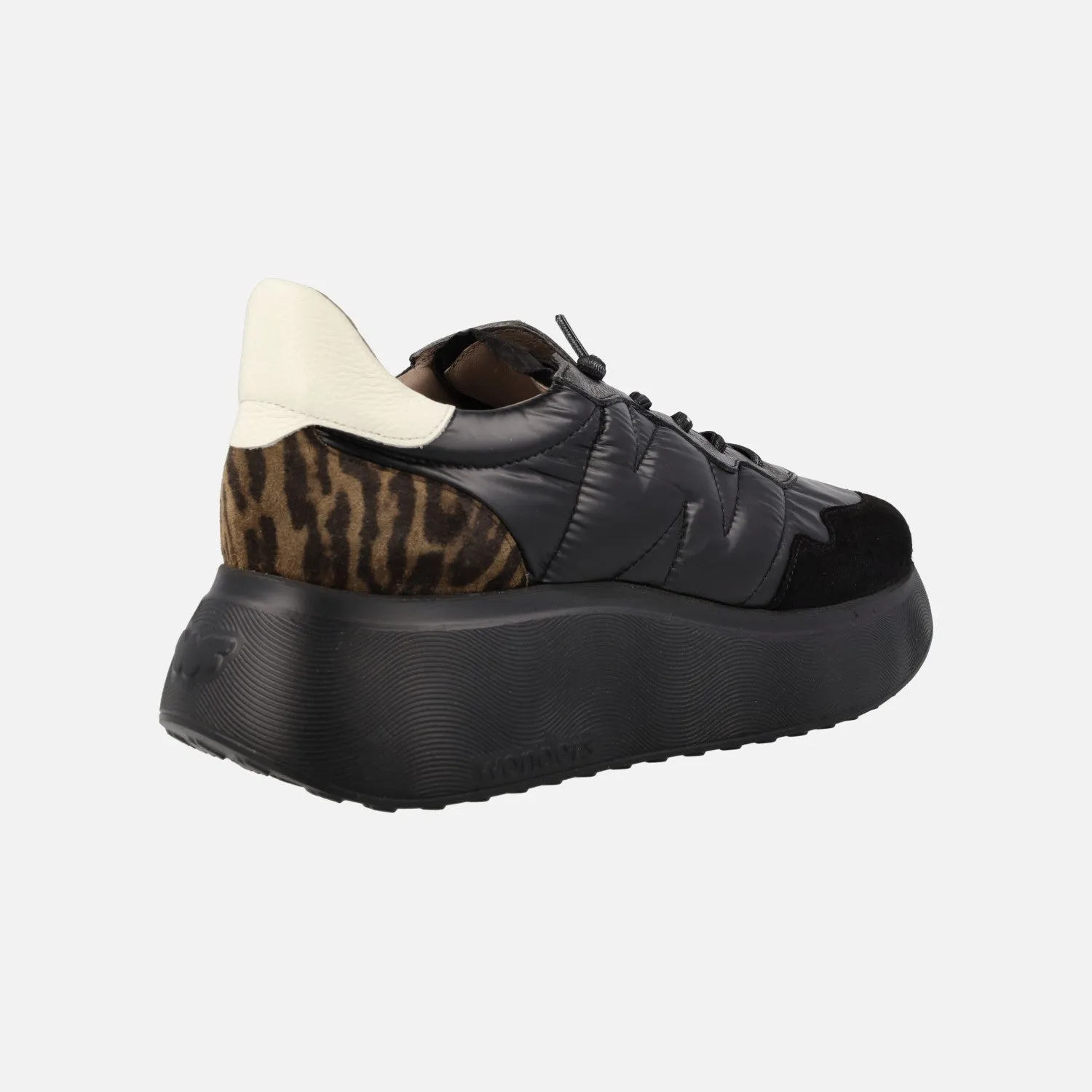 Deportivos negros en tejido acolchado y animal print
