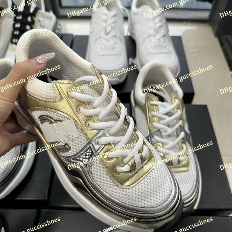 Diseñador corriendo zapatos C de cuero Sport Runner de encaje de zapatillas zapato dorado plano metálico plano entrenador malla 