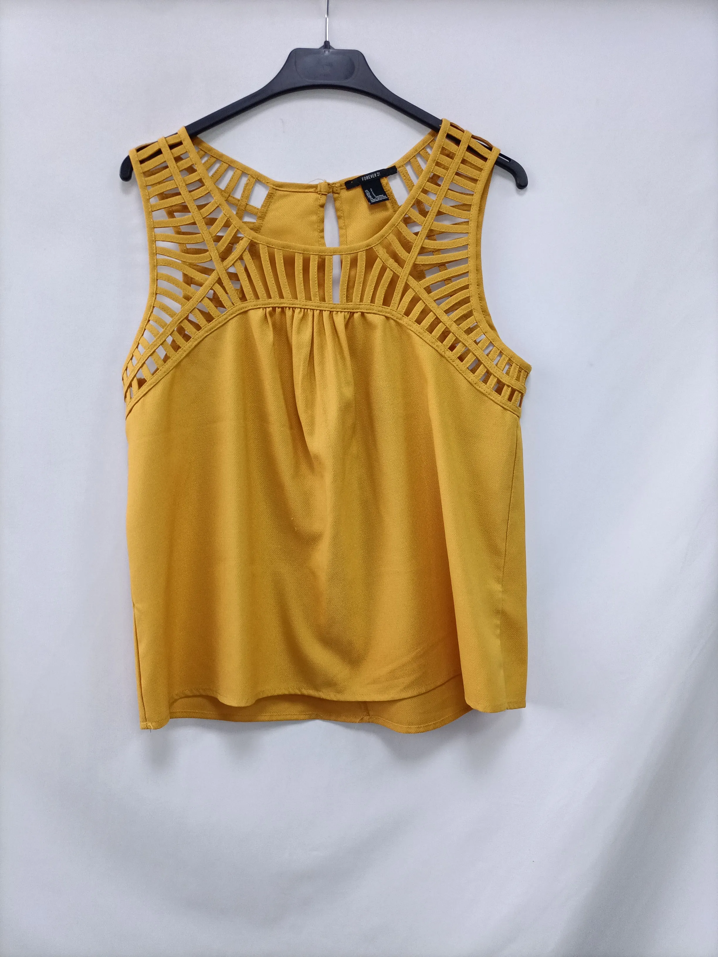 FOREVER21. Top amarillo tiras T.s