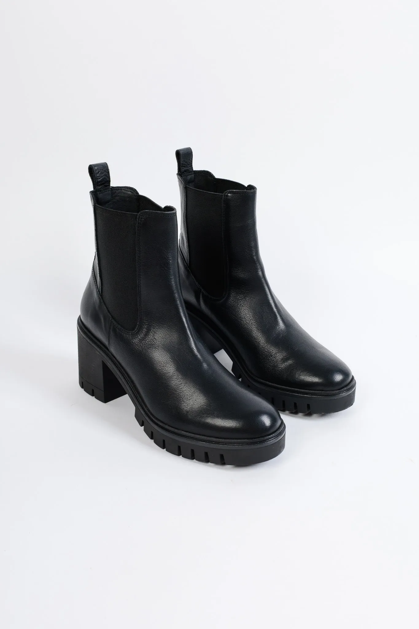 LIBY BLACK  HEELED BOOTS WITH ELASTIC AND NOTCHED SOLE