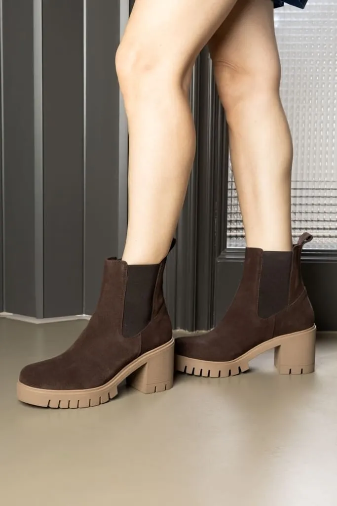 LIBY CHOCO  HEELED BOOTS WITH ELASTIC AND NOTCHED SOLE