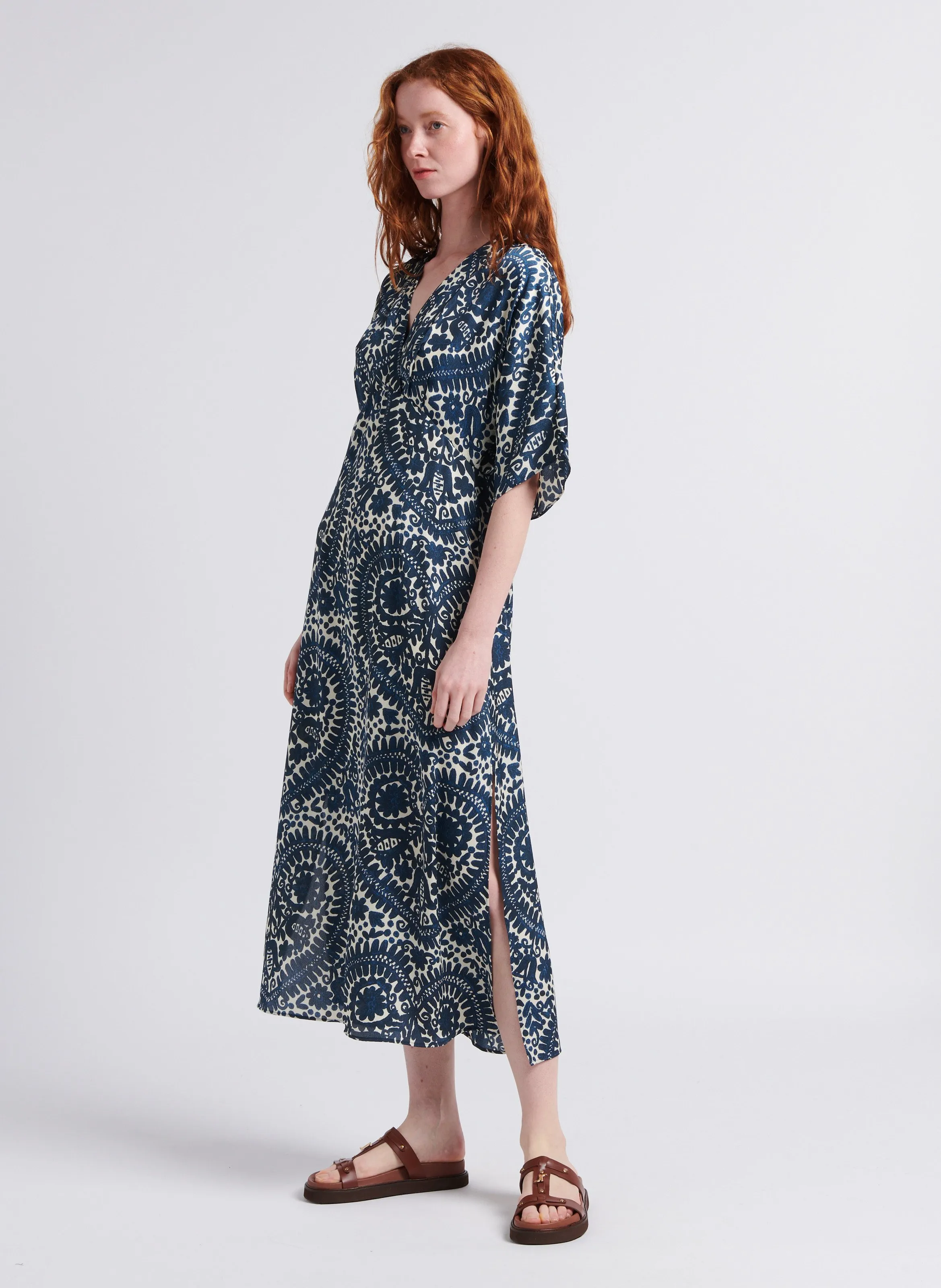 MAISON 123 APOLLA  VESTIDO LARGO AJUSTADO ESTAMPADO EN AZUL