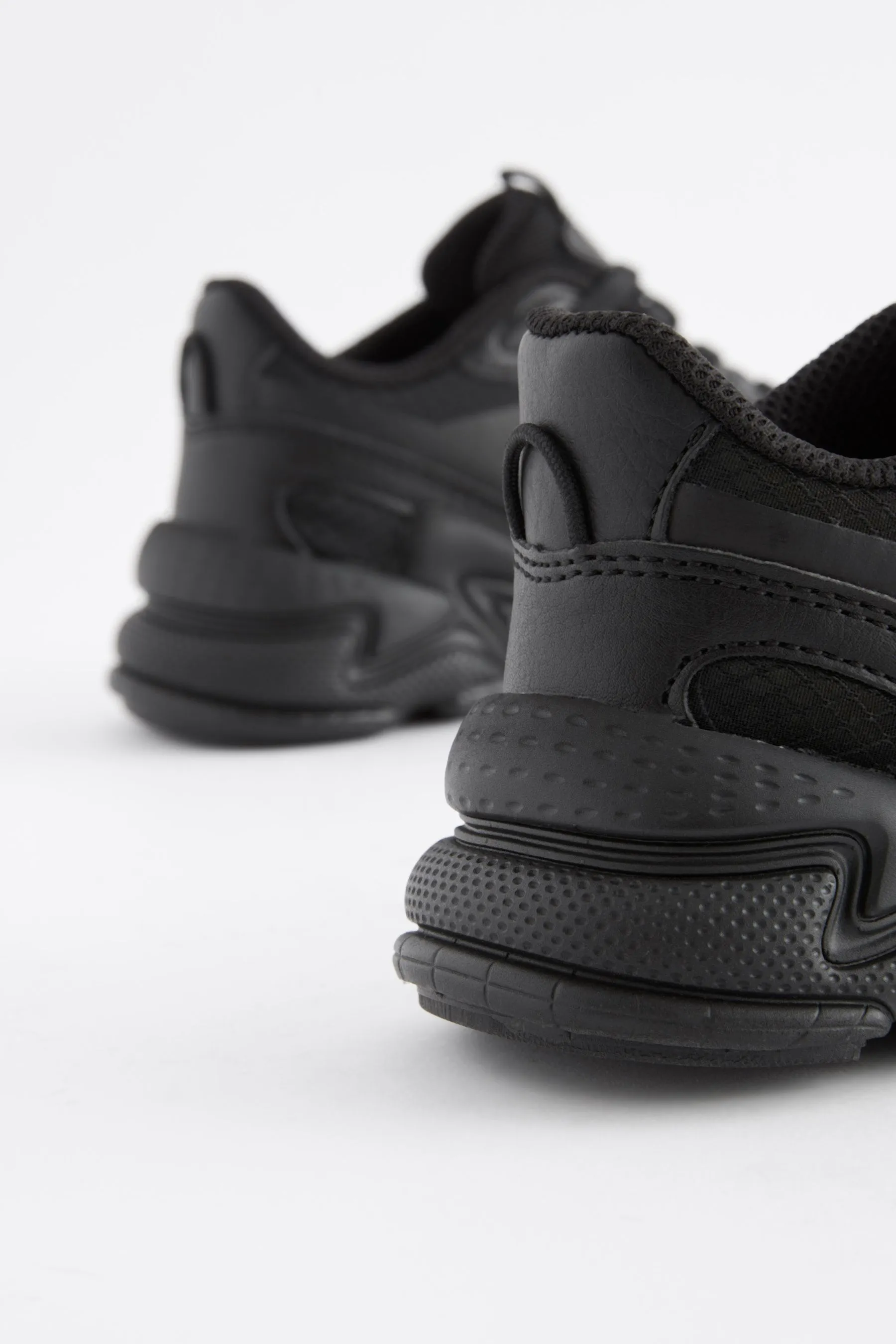 NEGRO CON SUELA NEGRA  ELASTIC LACE SCHOOL TRAINERS