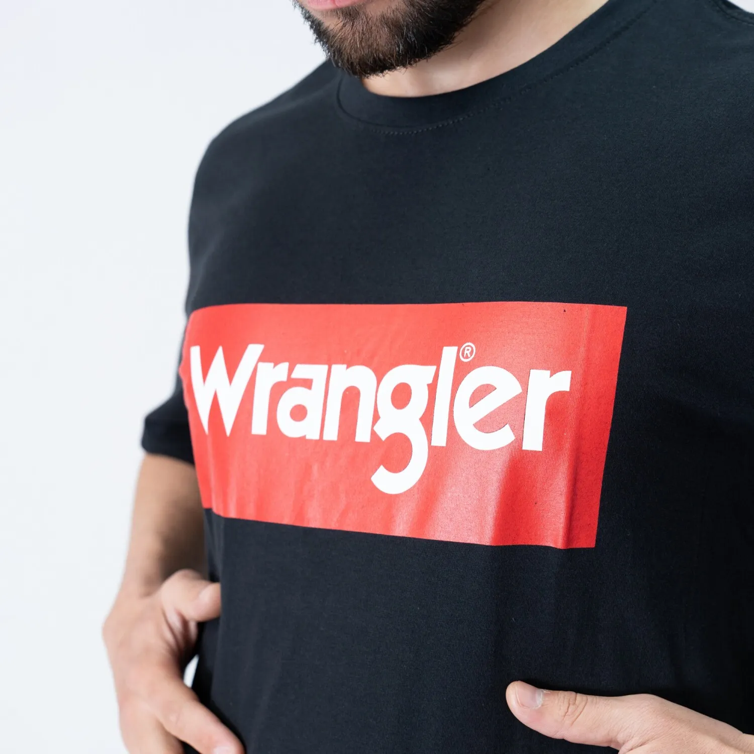 REMERA WRANGLER DE HOMBRE  BOX LOGO TSHIRT  WM5502URPR  SIN COLOR