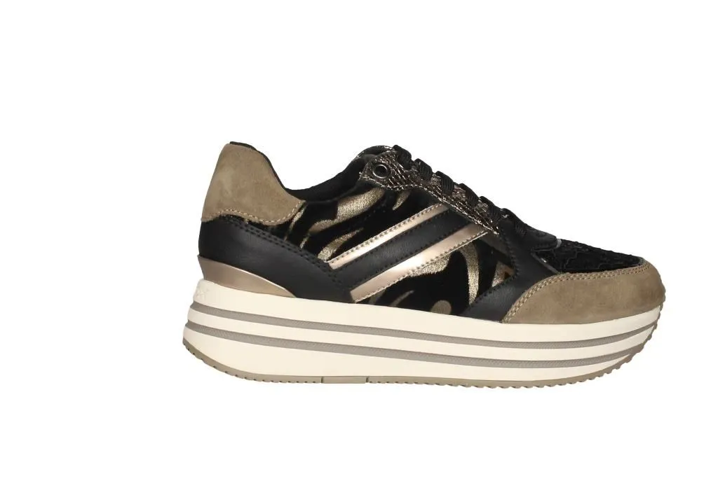 SNEAKER NOBUCK/PIEL TAUPENEGRO ESTAMPADO LATERAL PISO GRUESO