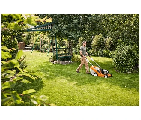 STIHL Cortacésped RM 443 T