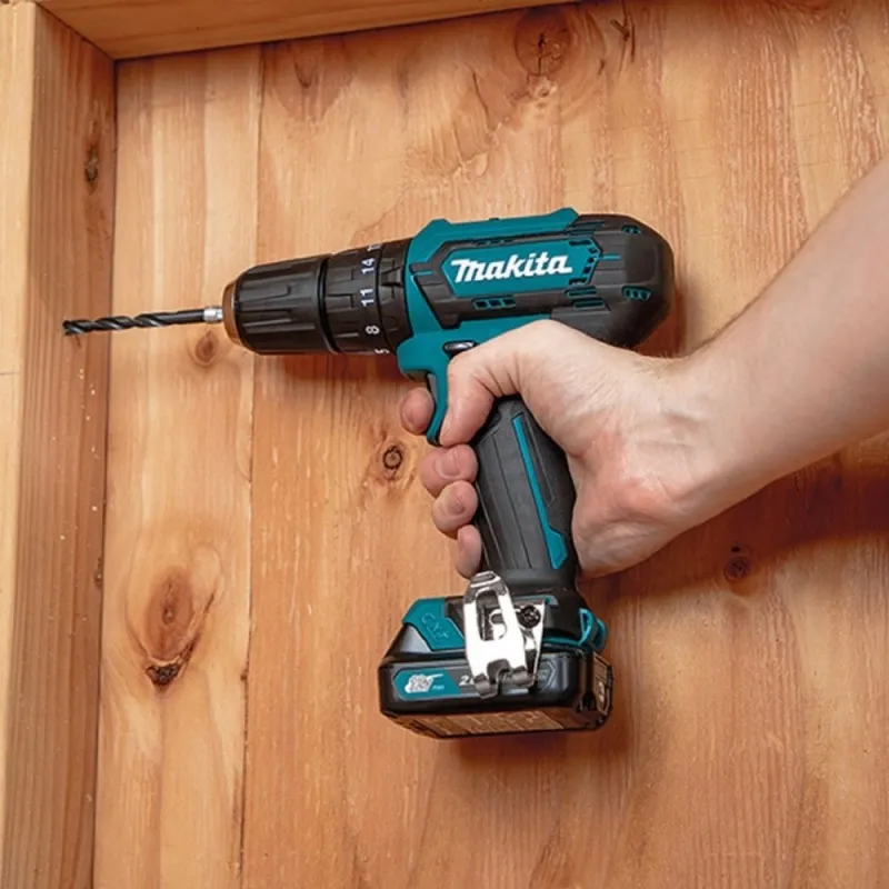 TALADRO PERCUTOR 3/8" 12V CXT HP333DWYX3 + SET DE BROCAS D71962 MAKITA HP333DWYX3K1