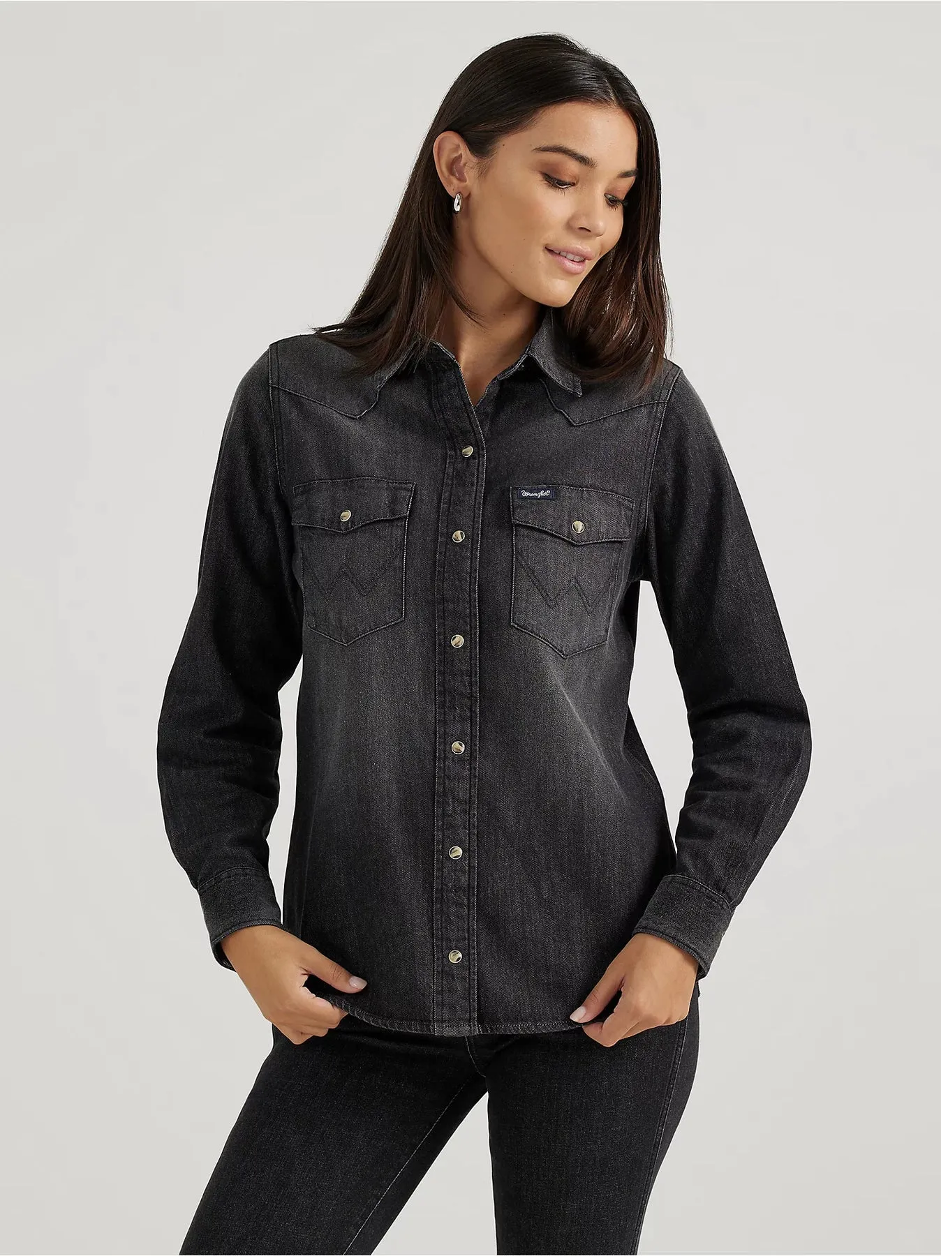 WOMEN'S WRANGLER BLACK DENIM COWBOY SNAP SHIRT