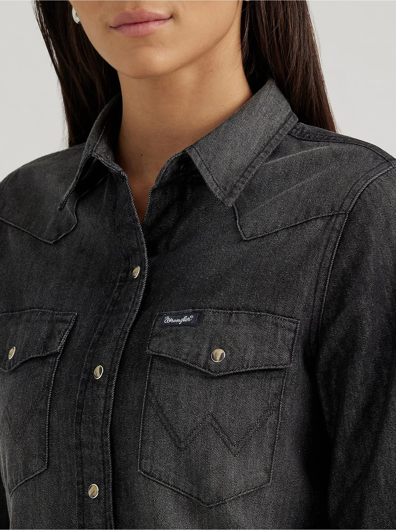 WOMEN'S WRANGLER BLACK DENIM COWBOY SNAP SHIRT