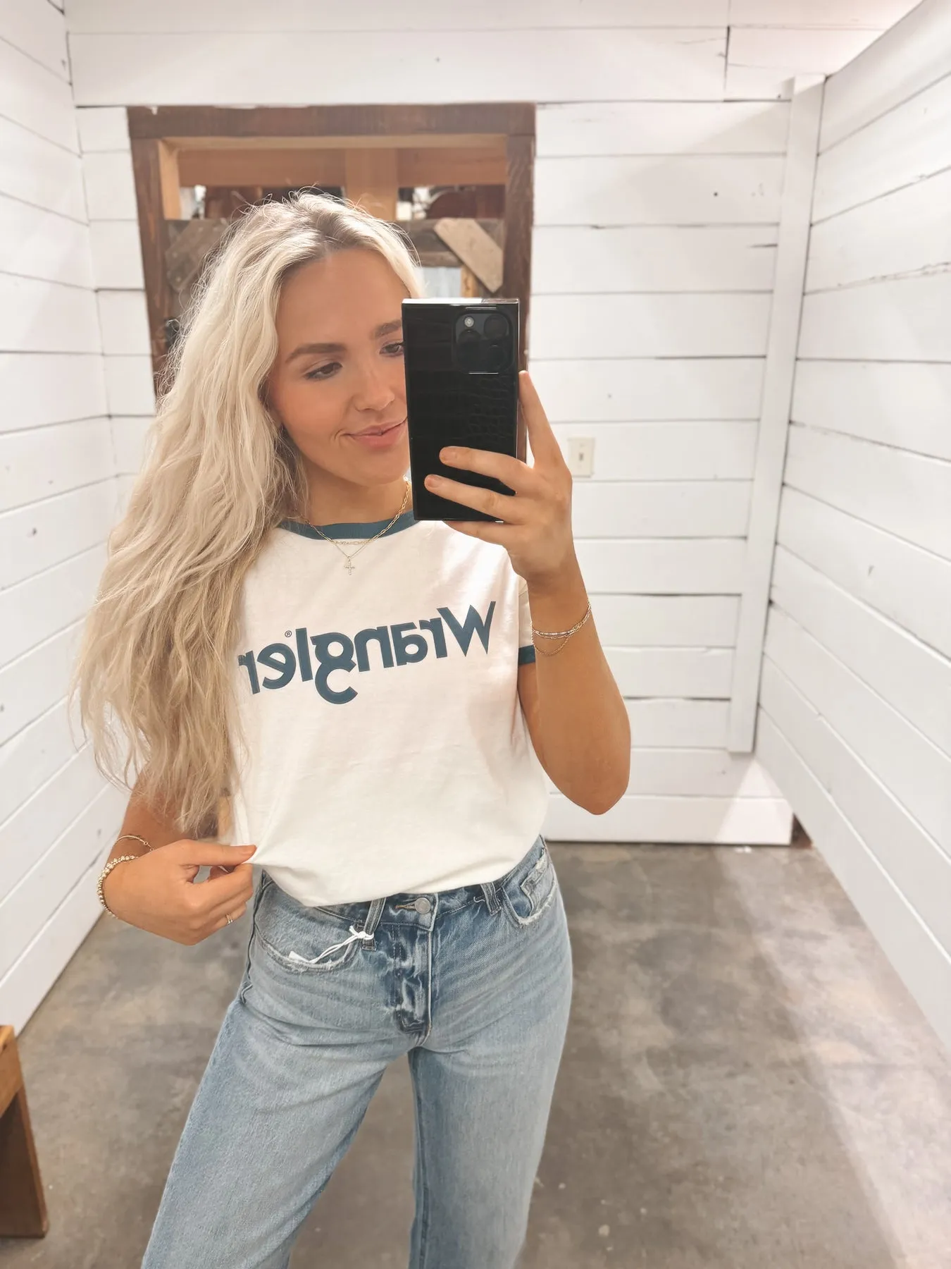 WOMEN'S WRANGLER LOGO RINGER TEE IN MALLOW