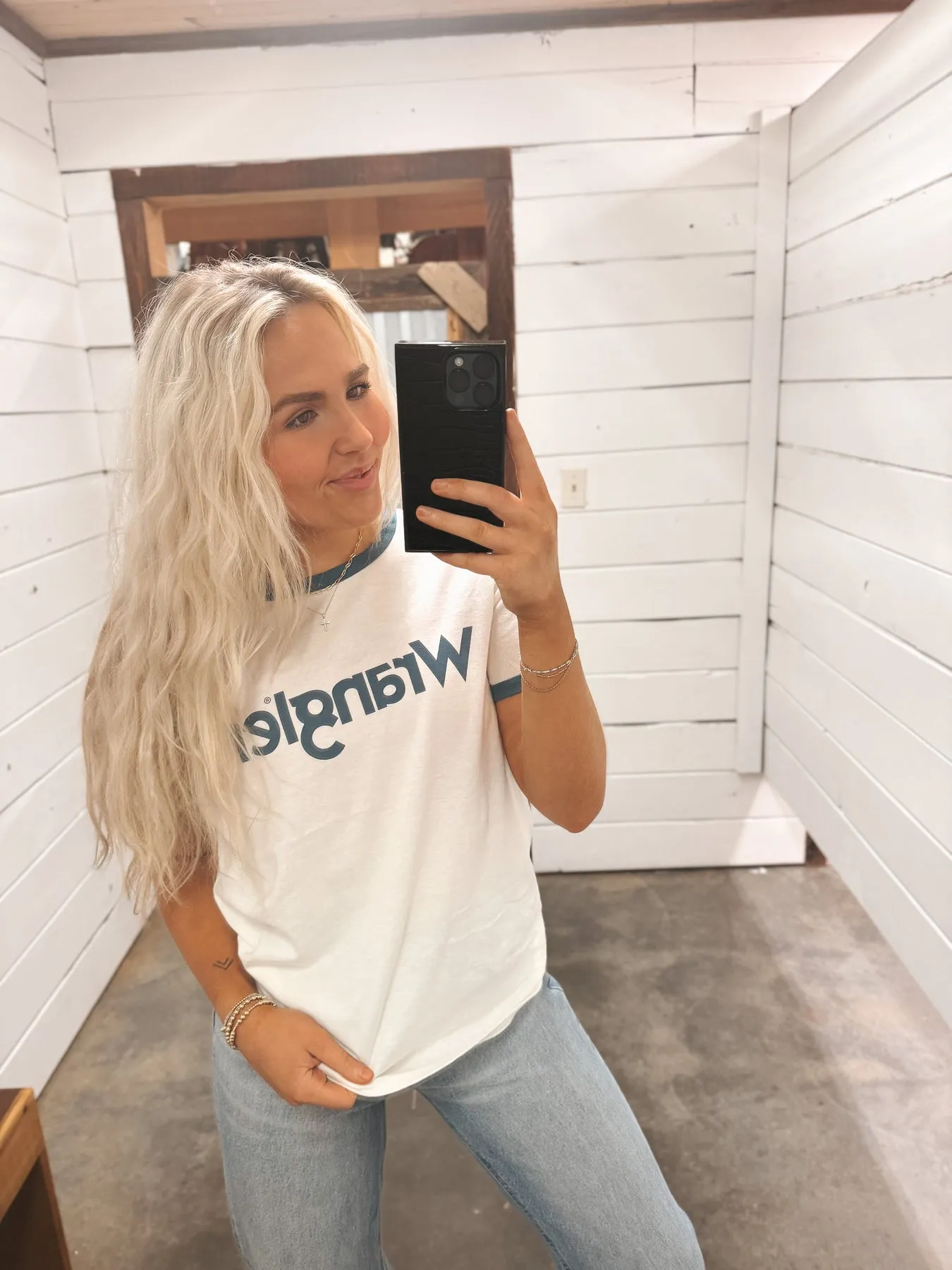 WOMEN'S WRANGLER LOGO RINGER TEE IN MALLOW