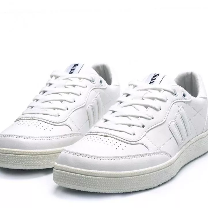 Zapatillas deportivas Mustang en monocolor con un toque de minimalismo urbano